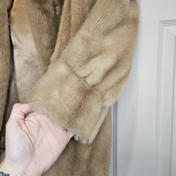Vintage 60s Grandella tan heavy classic faux fur coat pockets satin lined sz 10 - Picture 11 of 16